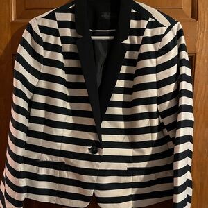 Worthington Black & White Blazer. Dress up or nice work dinner. Light weight.